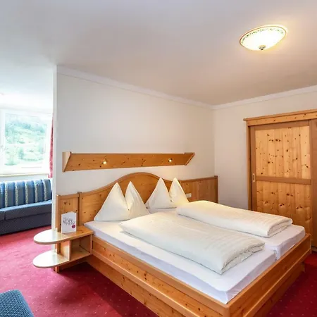 Hotel & Auerhahn 4*